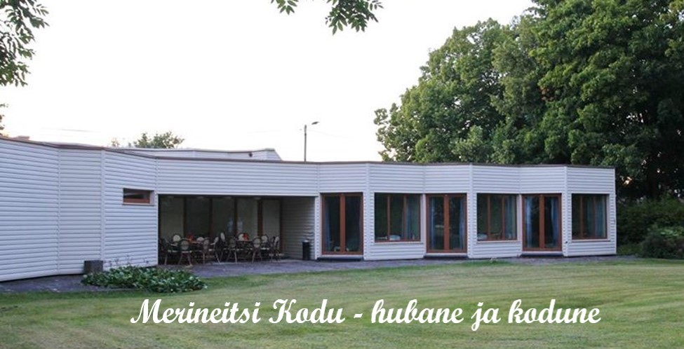 Merineitsi vaade sisehoovist majale